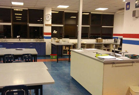 Colegio Roosevelt - Cambio de Tablero en Laboratorio